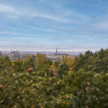 Host & - Coach Brotton