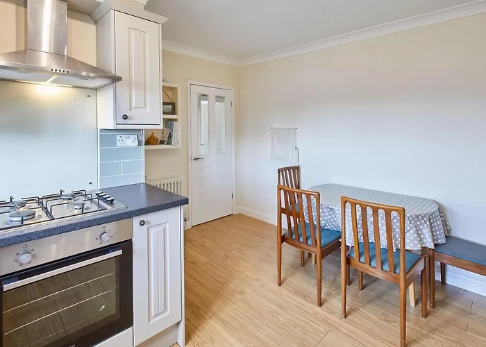 Host & - Coach Brotton